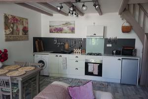 Maisons de vacances 3-4 Cottages Entire Site Private Pool for Relaxing Holidays & Special Occasions near Aubeterre : photos des chambres