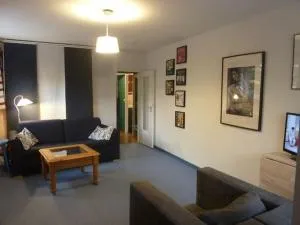 Zentrum Volksdorf 400m zur U-Bahn! Sehr gute Lage schickes Apartment - Basthorst