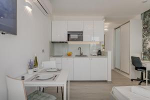 New sunny Studio with balcony, Split center