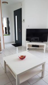 HOUSE CLOSE TO ROYAN AND SEASIDE, GROUND FLOOR, QUIET AND COMFORTABLE