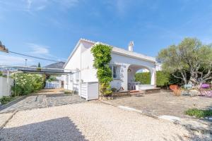 MB1-House with big garden ,SWIMMING-POOL, & Barbacue in Roses