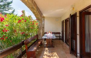 2 Bedroom Lovely Apartment In Pinezici
