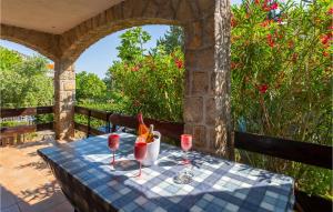 2 Bedroom Lovely Apartment In Pinezici