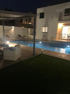 Maisons de vacances Villa avec piscine pour 6 personnes : photos des chambres