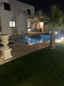 Maisons de vacances Villa avec piscine pour 6 personnes : photos des chambres