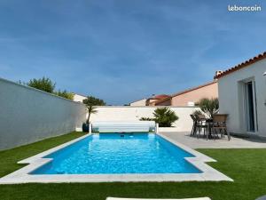 Villas Villa piscine privee a 10 minutes de la plage : Villa 2 Chambres :