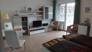 FEWO-fuer-2-Pers-Hafenblick-2-Ueckermuende-Stettiner-Haff-Ostsee-direkt-Yachthafen