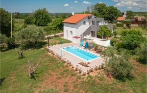 Three-Bedroom Apartment In Porec