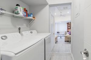 Spacious Fort Lauderdale HEATED Pool House, Grill and Beach 2.9 miles