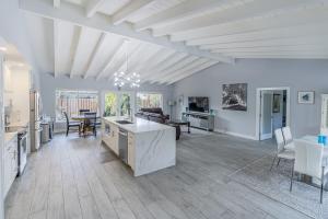 Spacious Fort Lauderdale HEATED Pool House, Grill and Beach 2.9 miles