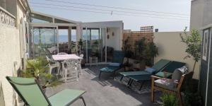 Maison chaleureuse, vue mer avec belle terrasse,