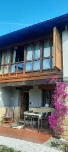 La casa de abajo - Mestas de Con