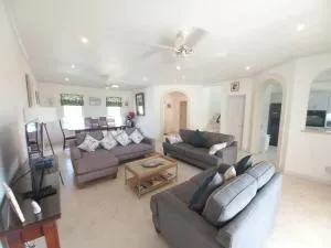 Battaleys Mews modern 3 bed with plunge pool - Speightstown