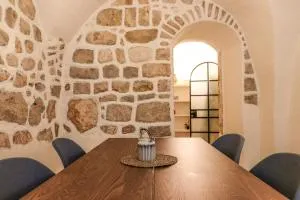 Cozy Heritage Home Jerusalem - Geʼullim