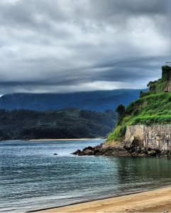 VIVIENDA VACACIONAL "EL CANXILÓN" Situada en Lastres - Zona Oriente de ASTURIAS - Casa independiente - Terraza con vistas al mar a 800 m de la playa