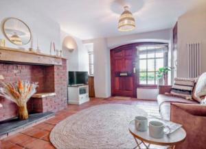 Carpenters Cottage Quirky home Seaside town