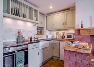 Carpenters Cottage Quirky home Seaside town