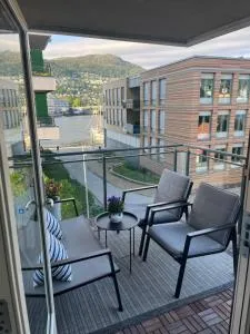 Modern Apartment - Amazing Terrace and Fjord View, Close to City Center - Nygård