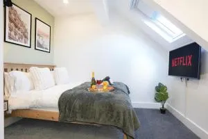 Central Buckingham Apartment #5 with Free Parking, Pool Table, Fast Wifi and Smart TV with Netflix by Yoko Property - 温斯洛