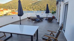 Apartmani Mlinar-Two Bedroom Seaview