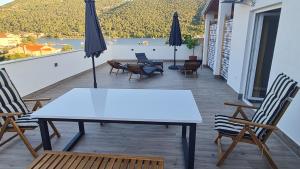Apartmani Mlinar-Two Bedroom Seaview