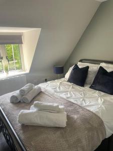 Oak House - 3 Bedroom Townhouse with free parking in town by ShortStays4U