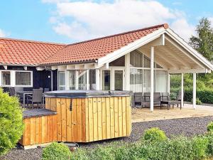 6 person holiday home in Væggerløse-By Traum