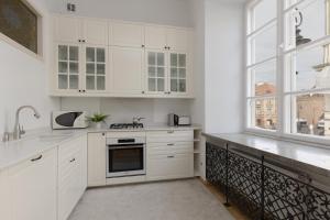 Family Apartment Freta Warsaw Old Town by Renters