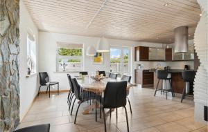 5 Bedroom Nice Home In Hadsund