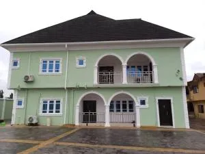 A Stunning 3 Bedroom Apartment in Okitipupa -6 ppl - Okitipupa