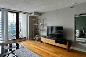 Premium Downtown Location! Riverwalk & Magnificent Mile