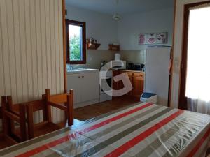 Maisons de vacances Maison T3 conviviale pour 5 pers, proche plage et commerces a La Tranche-sur-Mer - FR-1-357-311 : photos des chambres