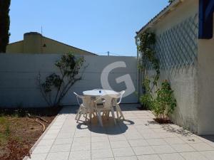 Maisons de vacances Maison T3 conviviale pour 5 pers, proche plage et commerces a La Tranche-sur-Mer - FR-1-357-311 : photos des chambres