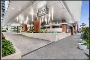 South Bank Central 1 bedroom apartment with Parking