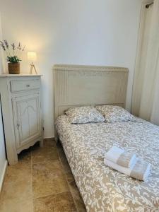 Maisons de vacances Gite chez Annabelle - Maison plein centre Goudargues : photos des chambres