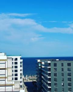 By the pool and sea apartment