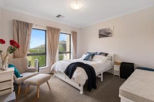 14 Excelsior Pde - BYO Linen - Pets Negotiable - Waterviews