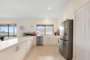 14 Excelsior Pde - BYO Linen - Pets Negotiable - Waterviews