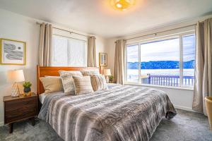 Waterfront Retreat, Relaxation, Fun in Hood Canal