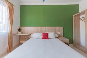 RedDoorz Syariah near Taman Bekapai 2