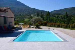 Maisons de vacances Maison de 4 chambres avec piscine privee jardin amenage et wifi a La Roche sur le Buis : photos des chambres