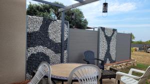 Maisons de vacances Gite Du Soleil Maison lumineuse avec terrasse solarium parking prive : photos des chambres