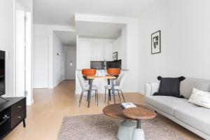 FiDi 1BR w Gym Doorman nr World Trade Center NYC-537