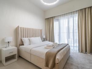 Downtown Decadence : A 1BR Urban Sanctuary