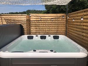 Maisons de vacances Ambiance zen et au calme avec jacuzzi privatif : photos des chambres