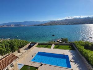 Pool and Beachfront Apartment Ena - Perfect Family Escape