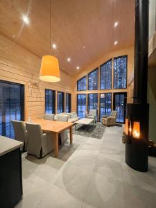 Black Work Levi Aarni