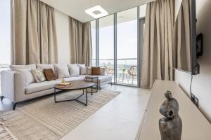 Fully Furnished I Lagoons View I District One