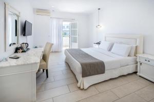 Superior Room with Balcony room in Mediterranean White