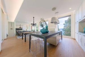 VILLA MICHELLE Amazing view Pool Beach front